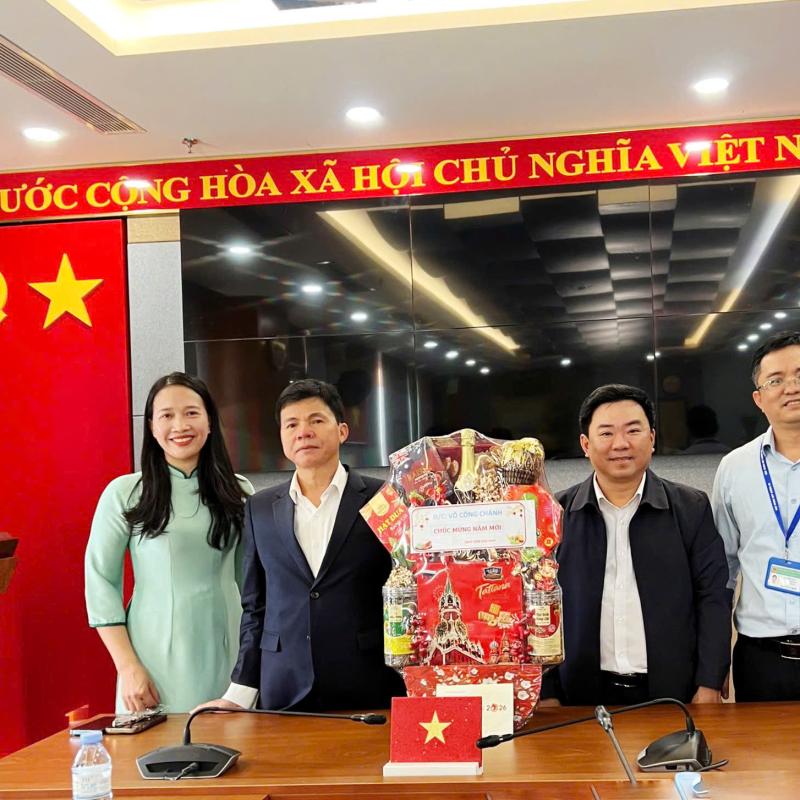 Đồng chí Võ Công Chánh, Ủy viên Ban Thường vụ Thành ủy, Trưởng Ban Nội chính Thành ủy thăm và chúc tết Ủy ban nhân dân đặc khu Hoàng Sa
