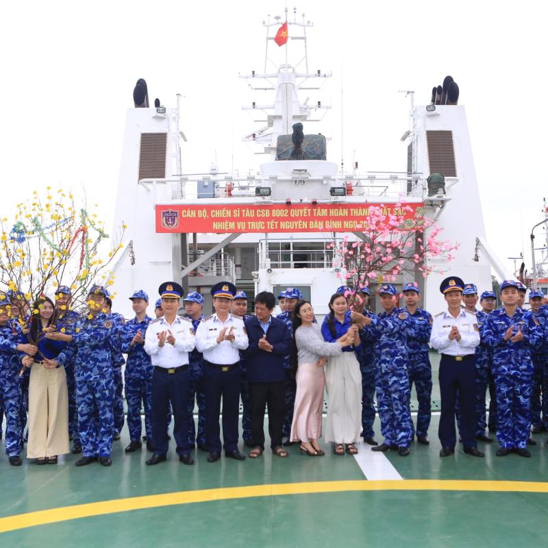 Trực Tết ngoài đảo xa