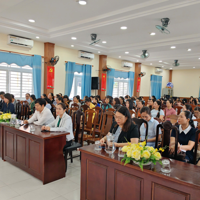 Tập huấn kiến thức an toàn thực phẩm cho bếp ăn bán trú, căn tin trường học năm 2025