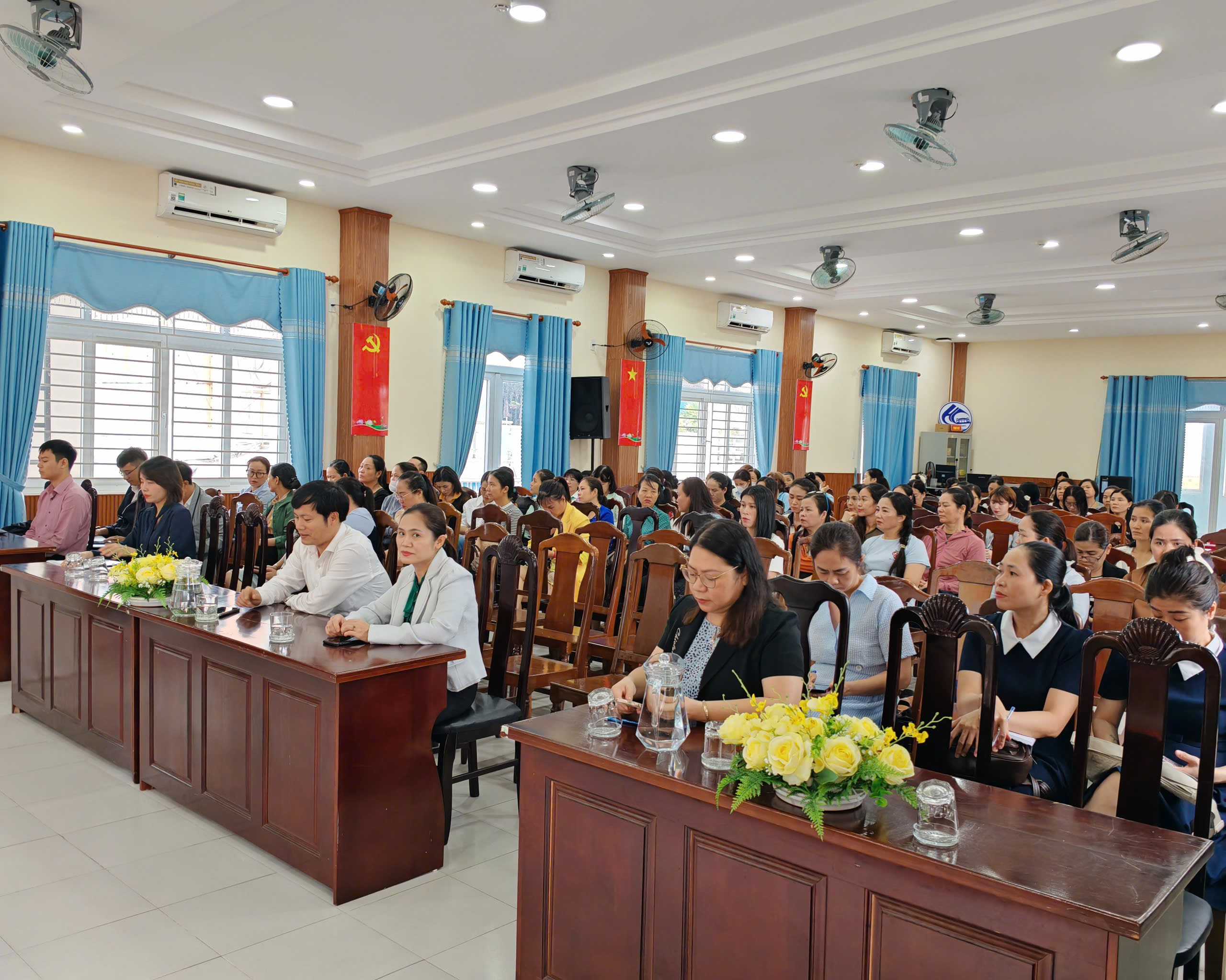 Tập huấn kiến thức an toàn thực phẩm cho bếp ăn bán trú, căn tin trường học năm 2025