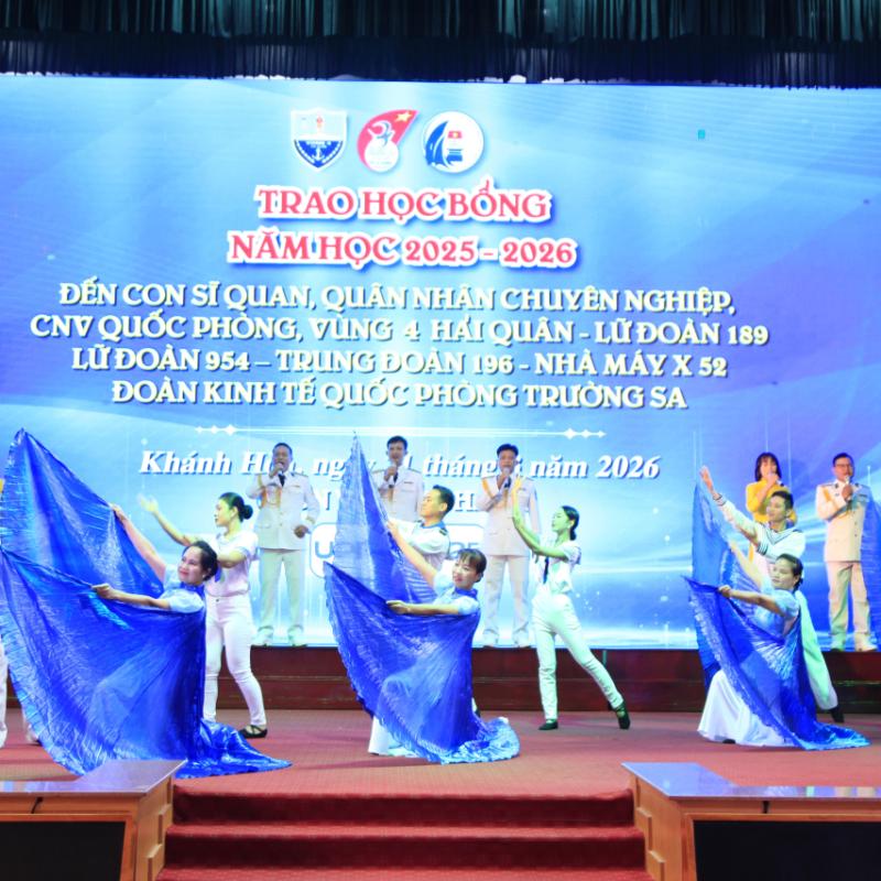 Trao học bổng Vừ A Dính tiếp sức con quân nhân