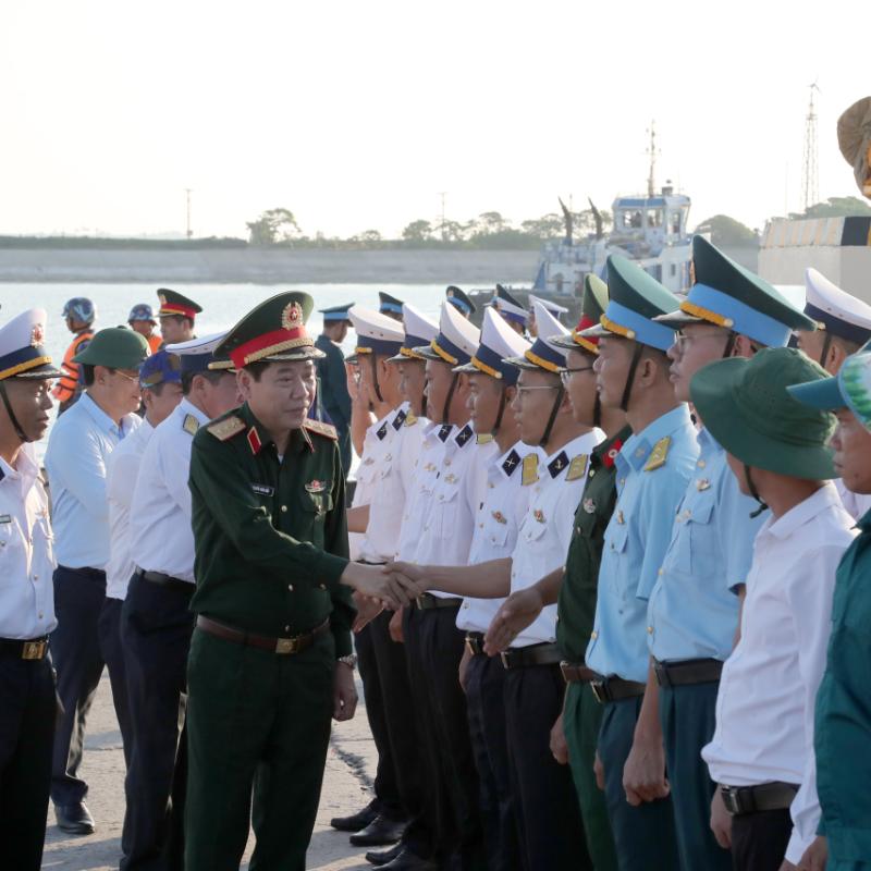 Đoàn công tác Bộ Quốc phòng kiểm tra, thăm đặc khu Trường Sa và Nhà giàn DK1