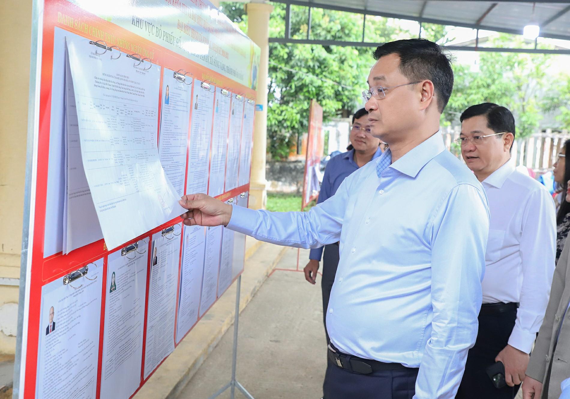 bi-thu-kiem-tra-cong-tac-bau-cu.jpg