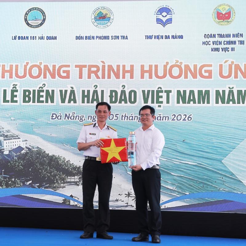 Tiếp nhận nhiều tư liệu quý về Hoàng Sa tại Tuần lễ biển và hải đảo Việt Nam