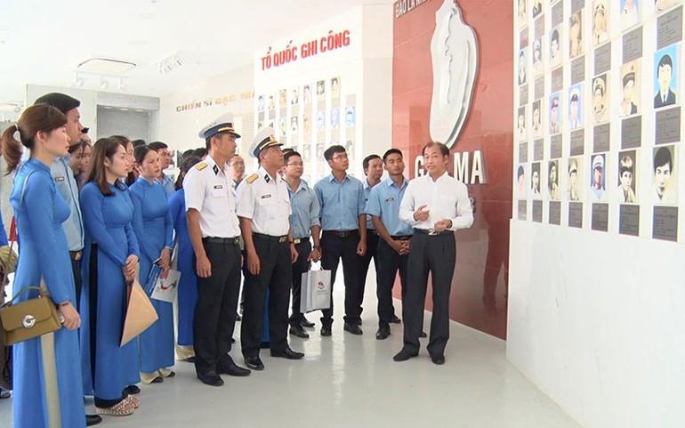 tham-quan-khu-tuong-niem-gac-ma234564-1647210277217.jpg
