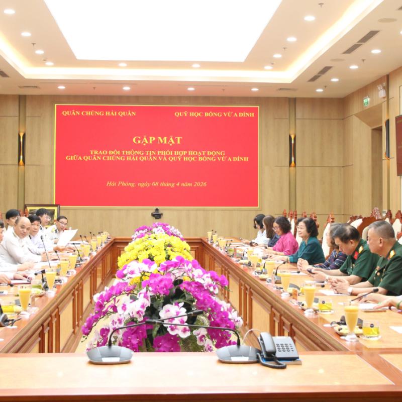 Gặp mặt trao đổi thông tin phối hợp hoạt động giữa Quân chủng Hải quân và Quỹ học bổng Vừ A Dính
