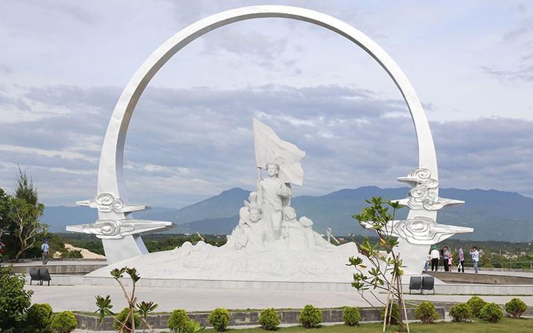 tuong-dai-chien-si-gac-ma-tai-khu-tuong-niem-chien-si-gac-ma-xa-cam-hai-dong-huyen-cam-lam-tinh-khan.jpg